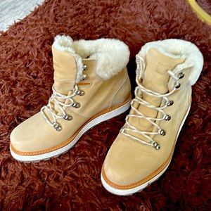 Sammuel Hubbard Women’s Fur Boots